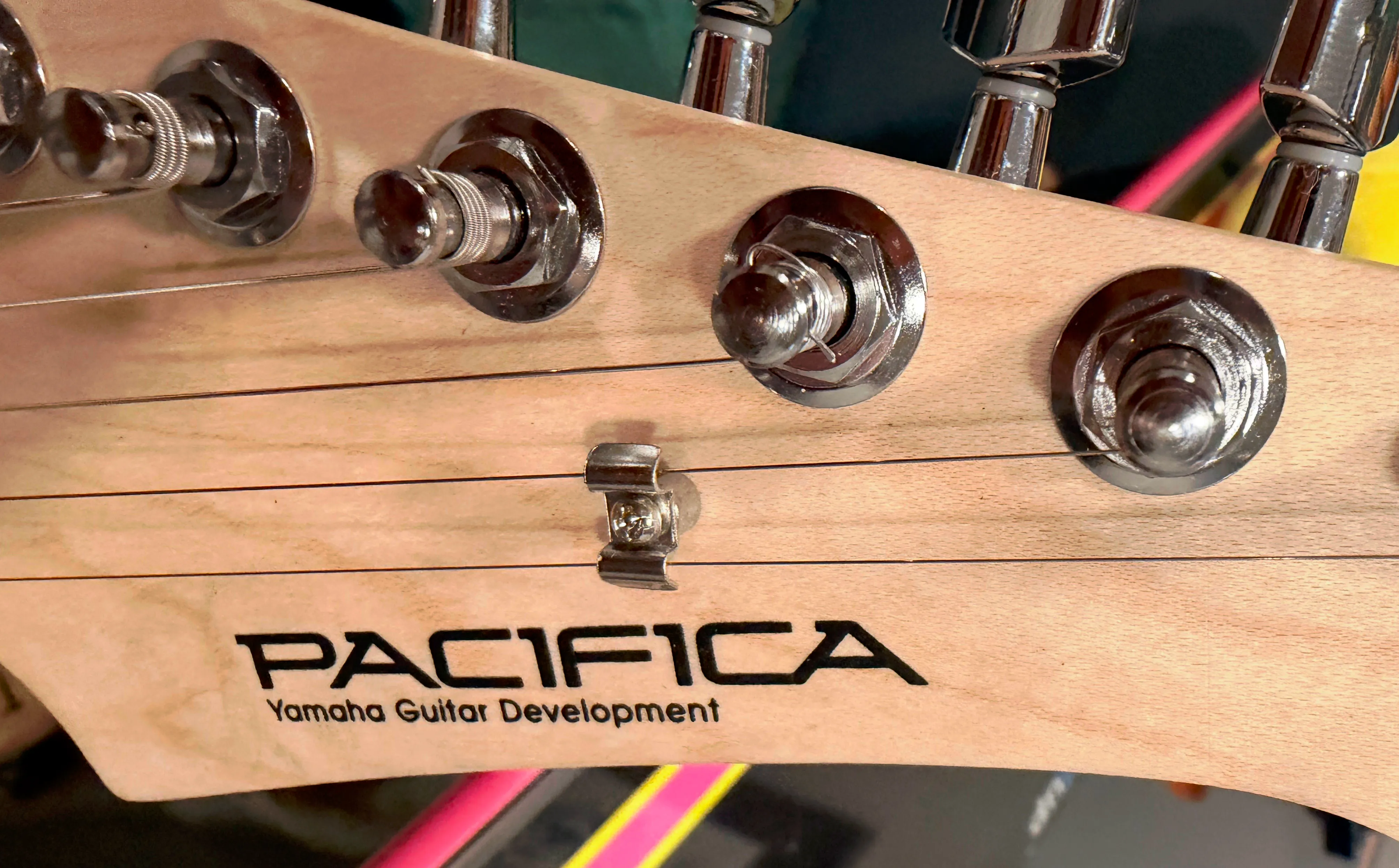 Guitar head with one poorly wrapped string